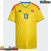 Camisa de Futebol Colômbia Yerry Mina #13 Equipamento Principal Mulheres Mundo 2026 Manga Curta